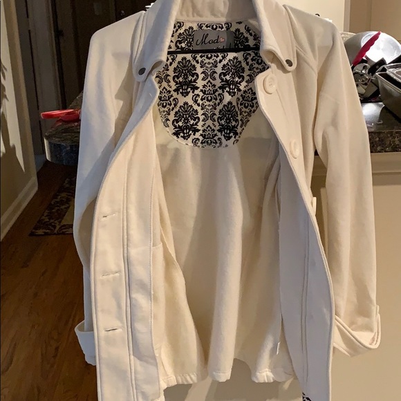 Off White Jacket With Matching Belt! - Picture 8 of 8